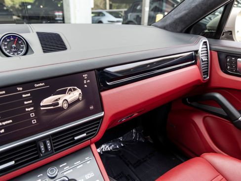 Used 2023 Porsche Cayenne GTS image 42