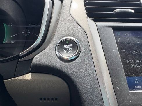 Used 2020 Ford Fusion SE FWD image 24