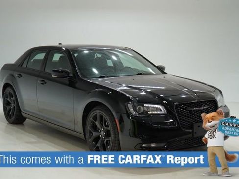 Used 2022 Chrysler 300 S image 2