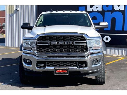 Used 2020 RAM 5500 Tradesman w/ Chrome Appearance Group AWD/4WD image 3