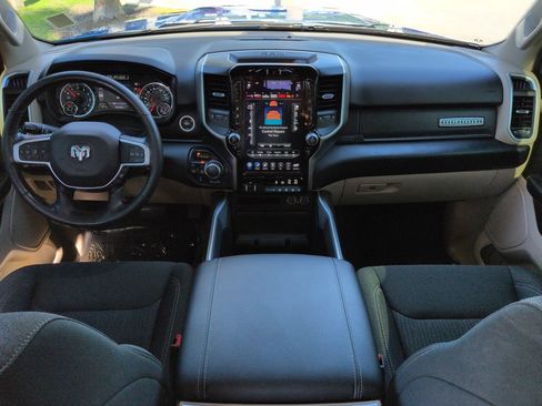 Used 2020 RAM 1500 Big Horn AWD/4WD image 14