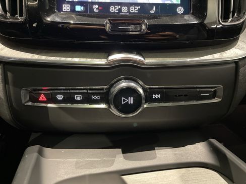 Used 2025 Volvo XC60 B5 Plus image 29