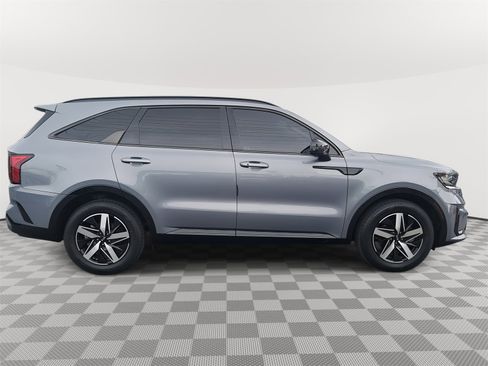 Used 2021 Kia Sorento S image 4