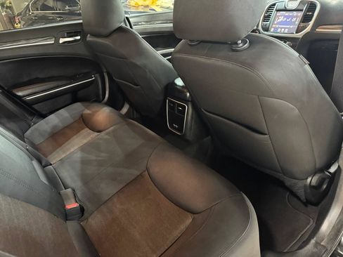 Used 2022 Chrysler 300 Touring RWD image 11