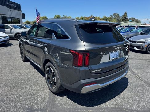 Certified 2025 Kia Sorento SX Prestige image 3