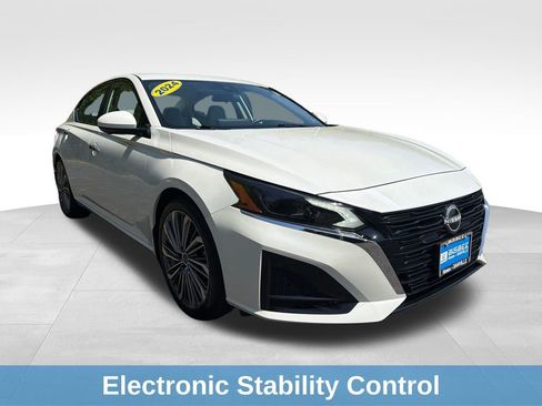 Used 2024 Nissan Altima 2.5 SL FWD image 10