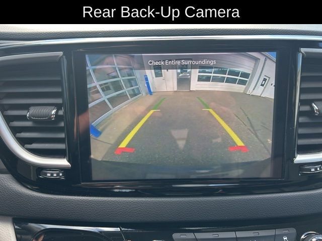 Used 2024 Chrysler Pacifica Touring-L FWD image 30