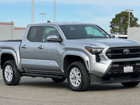 Used 2025 Toyota Tacoma SR5 image 5