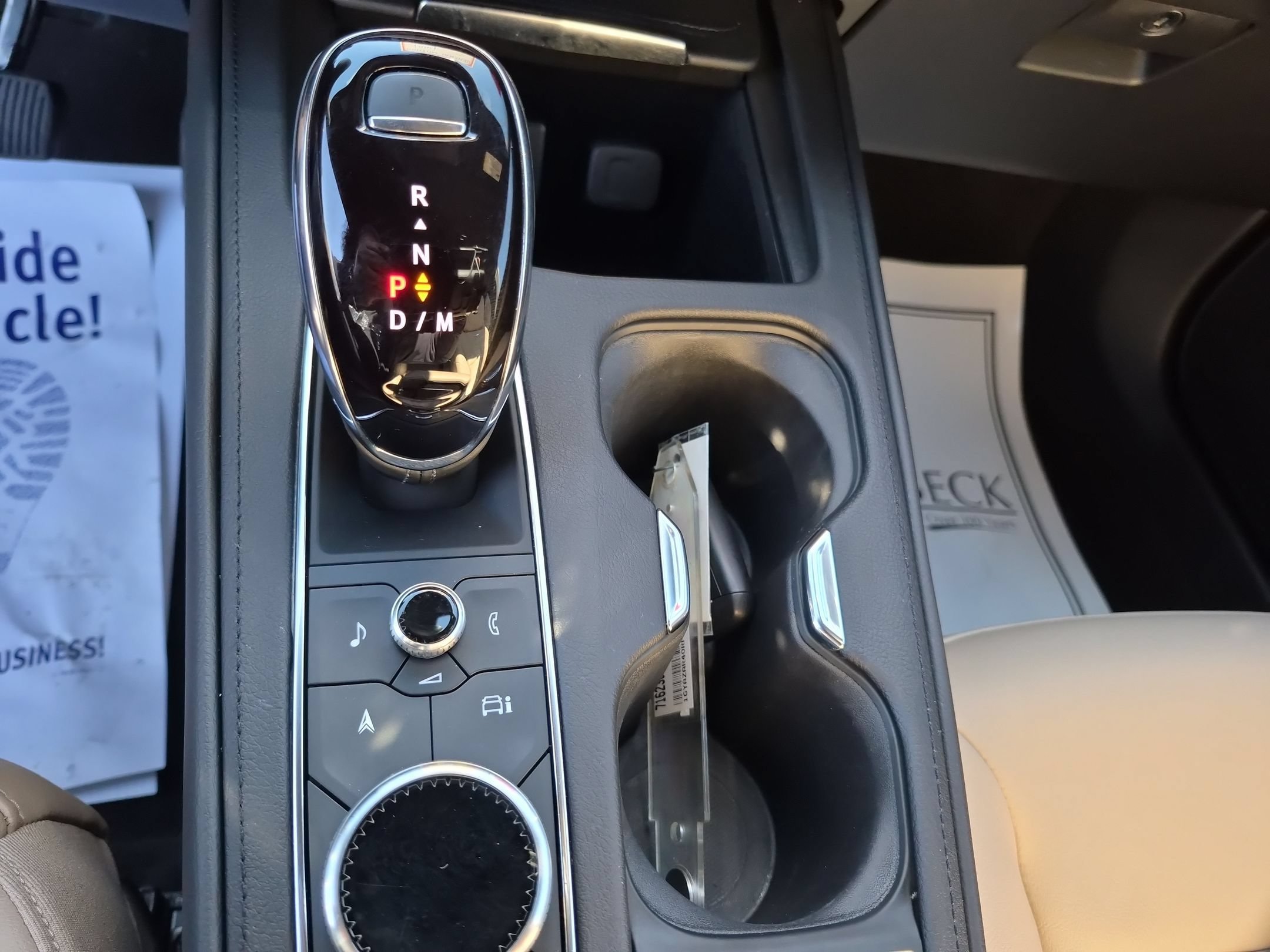Certified 2024 Cadillac XT4 Luxury w/ Cold Weather Package FWD image 16