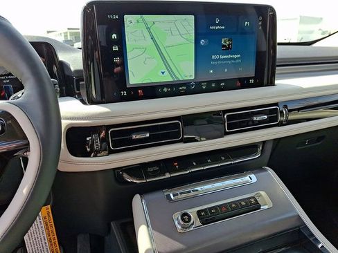 New 2026 Lincoln Aviator AWD image 7