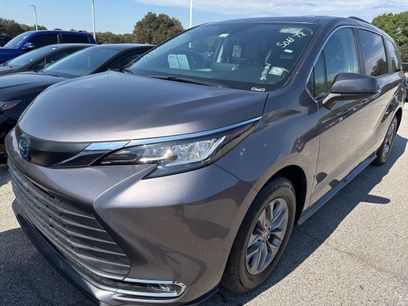 Used 2022 Toyota Sienna XLE
