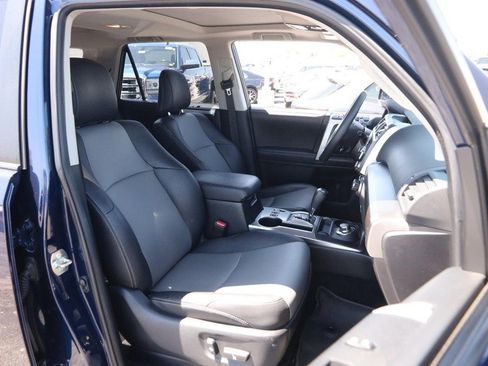 Used 2022 Toyota 4Runner SR5 Premium w/ Moonroof Package AWD/4WD image 26