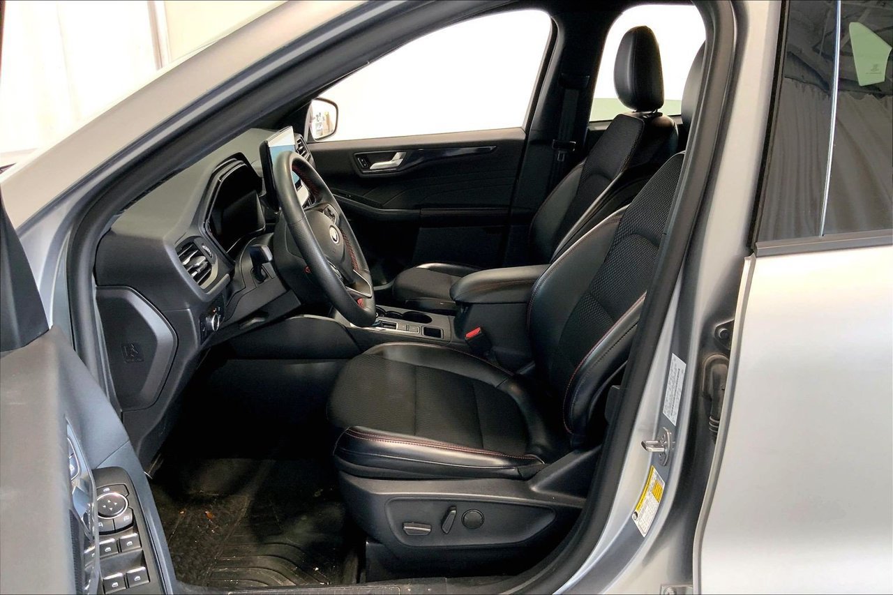 Used 2024 Ford Escape ST-Line w/ Tech Pack #1 FWD image 15