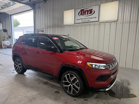 Used 2025 Jeep Compass Limited w/ Elite Group AWD/4WD image 1