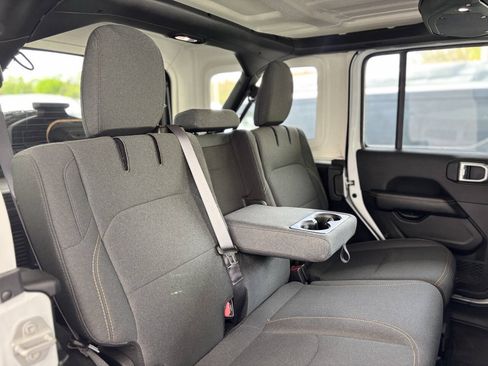 Used 2024 Jeep Wrangler Unlimited Sahara AWD/4WD image 30