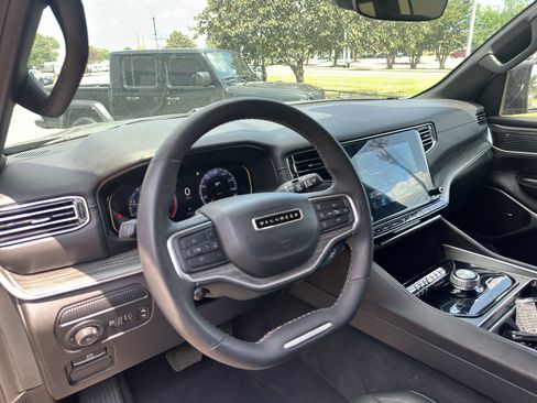 Used 2024 Jeep Wagoneer Series II w/ Flexible Seating Group RWD image 24