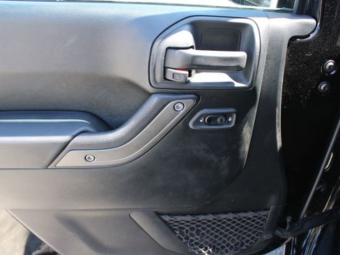 Used 2018 Jeep Wrangler Sport AWD/4WD image 27