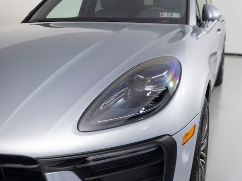 Certified 2026 Porsche Macan AWD/4WD image 38