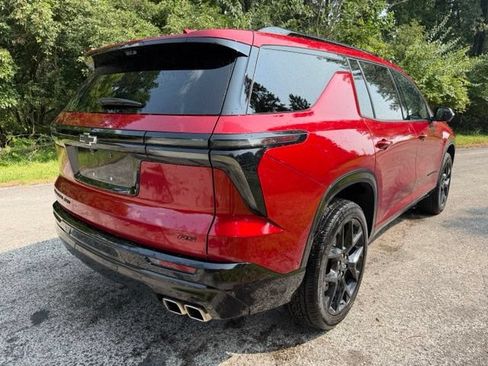 Used 2024 Chevrolet Traverse RS w/ LPO, Floor Liner Package AWD/4WD image 3