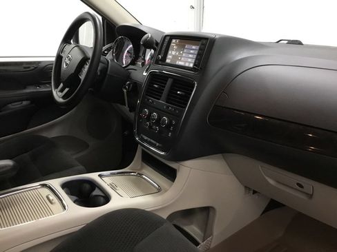 Used 2015 Dodge Grand Caravan SXT FWD image 21