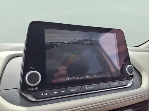 Used 2025 Nissan Rogue SV FWD image 22