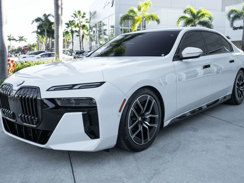 Used 2023 BMW 740i w/ Parking Assistance Package image 4