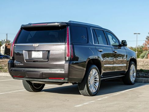 Used 2016 Cadillac Escalade Platinum image 9