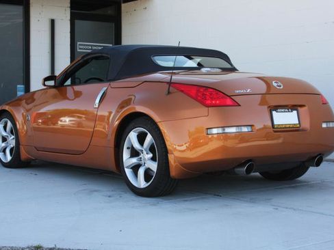 Used 2006 Nissan 350Z Touring RWD image 23