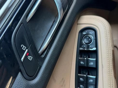 Used 2019 Porsche Macan AWD/4WD image 22
