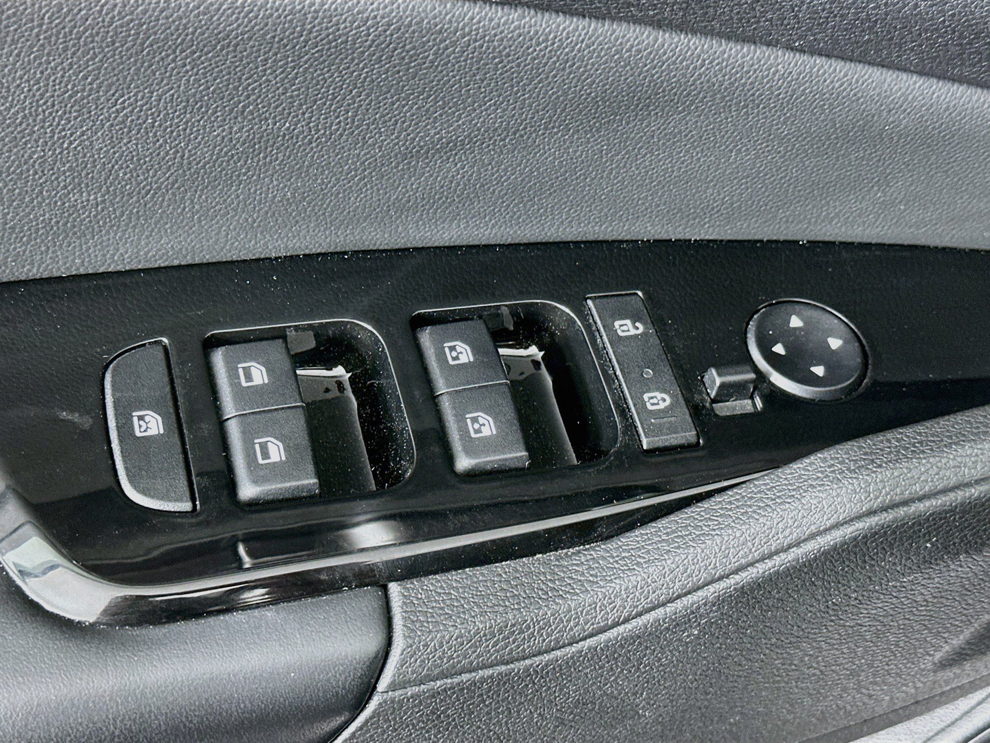 Used 2023 Kia Sportage EX FWD image 15