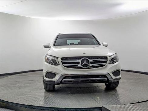 Used 2018 Mercedes-Benz GLC 300 4MATIC w/ Premium Package image 12