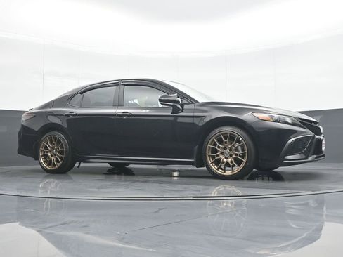 Used 2024 Toyota Camry SE w/ Convenience Package image 32