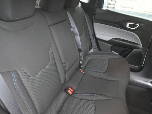 Used 2025 Jeep Compass Sport w/ Mopar Graphics Package image 16