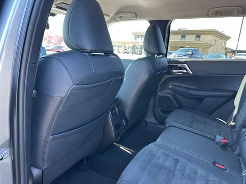 Used 2024 Mitsubishi Outlander SE AWD/4WD image 13