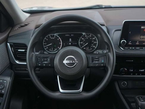 Used 2022 Nissan Rogue SV AWD/4WD image 16