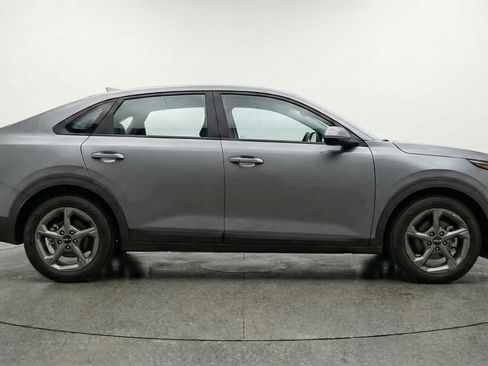 Used 2025 Kia K4 LXS image 11