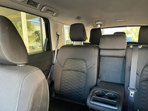 Used 2025 Nissan Pathfinder SV image 40