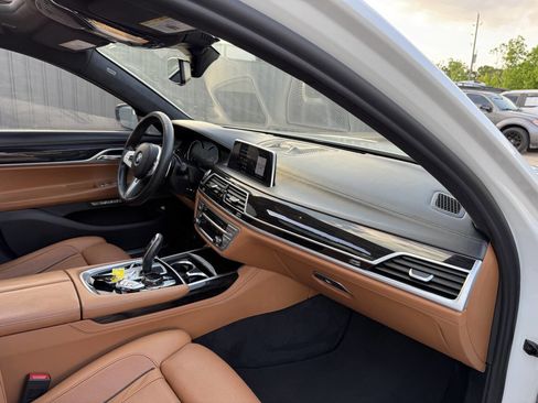 Used 2018 BMW M760i xDrive AWD/4WD image 9