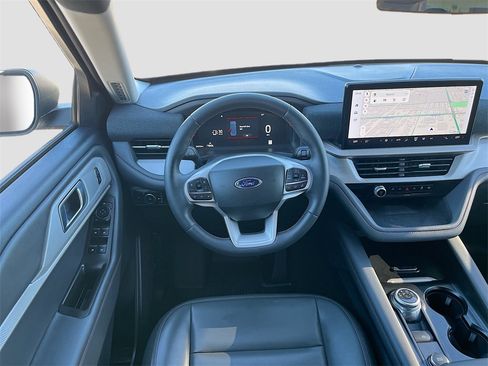 Used 2025 Ford Explorer Active w/ Active Comfort Package image 24
