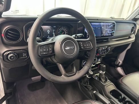 Used 2026 Jeep Wrangler Unlimited Rubicon AWD/4WD image 2