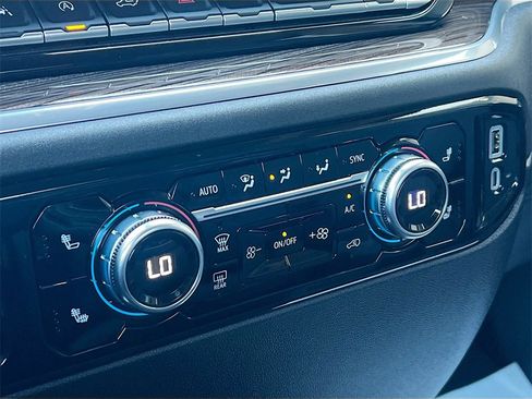 Used 2025 GMC Sierra 1500 Elevation image 16