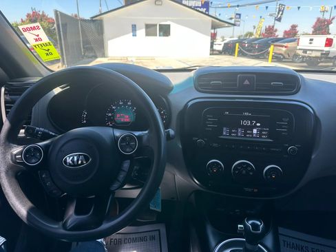 Used 2018 Kia Soul FWD image 19