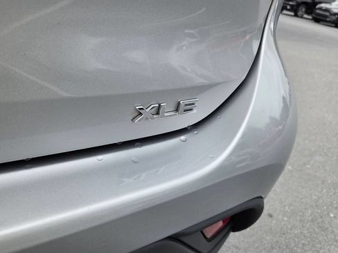 Used 2022 Toyota Highlander XLE FWD image 11