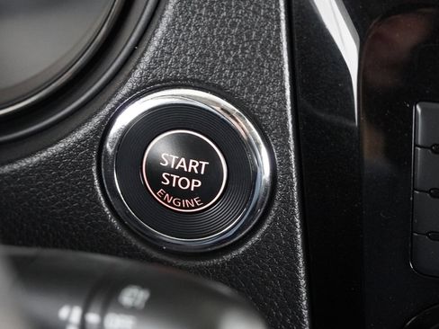 Used 2020 Nissan Rogue SV image 39