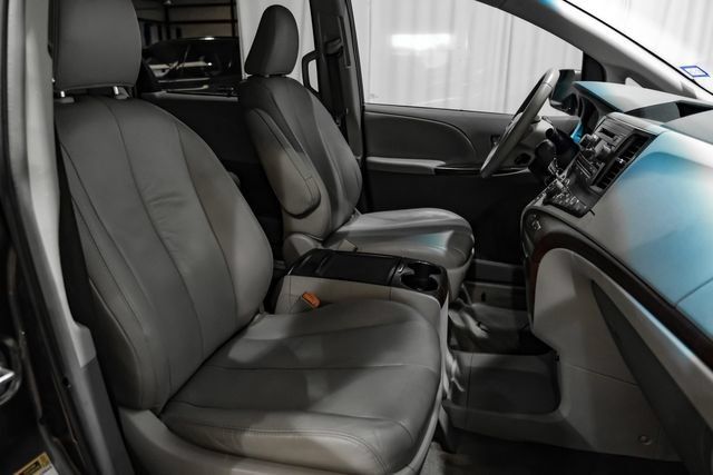Used 2012 Toyota Sienna XLE FWD image 36