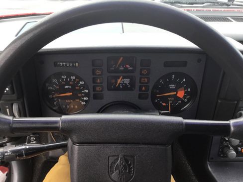 Used 1988 Pontiac Fiero RWD image 10