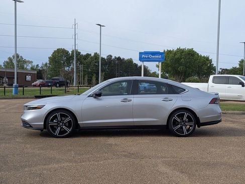 Used 2025 Honda Accord Sport image 2