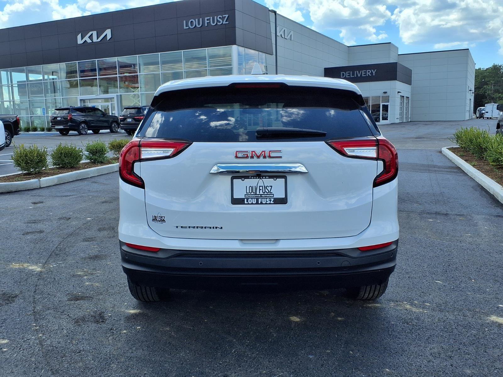 Used 2024 GMC Terrain SLE FWD image 26
