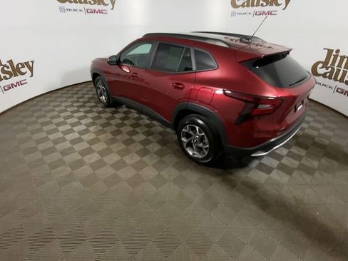 Used 2025 Chevrolet Trax LT w/ Driver Confidence Package FWD image 6