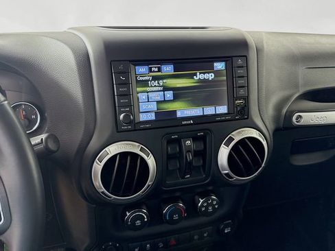 Used 2017 Jeep Wrangler Unlimited Sahara w/ Connectivity Group image 13